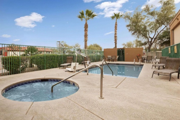 Super 8 by Wyndham Marana/Tucson Area image 6